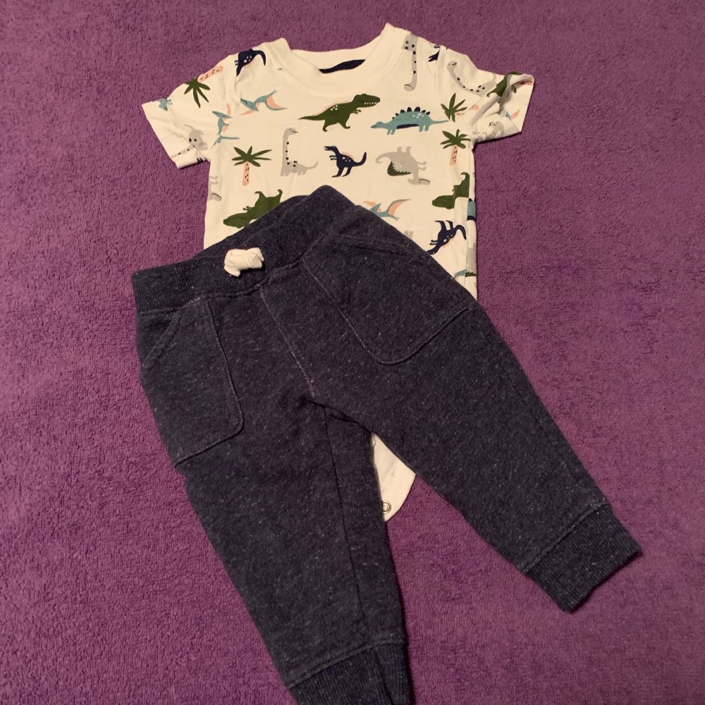 🐸 Carter’s outfit